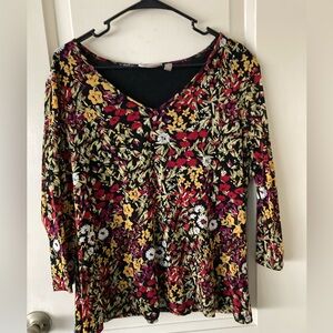 Beautiful 3/4 sleeve floral v neck